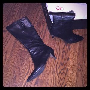 Like new! Ellen Tracy kitten heel boot.